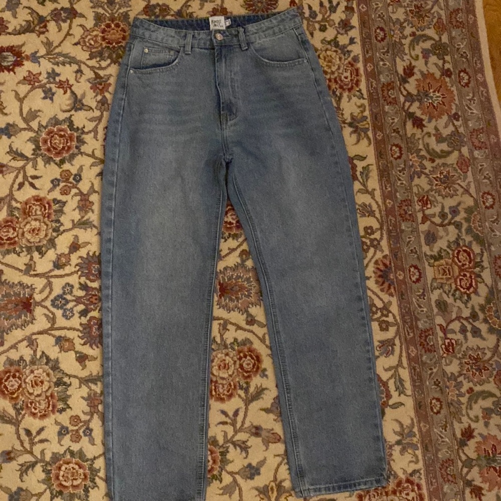 Princess Polly straight baggy jeans!